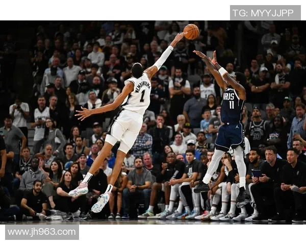 文班亚马场均20分10篮板3盖帽表现抢眼新秀奖项几乎已定